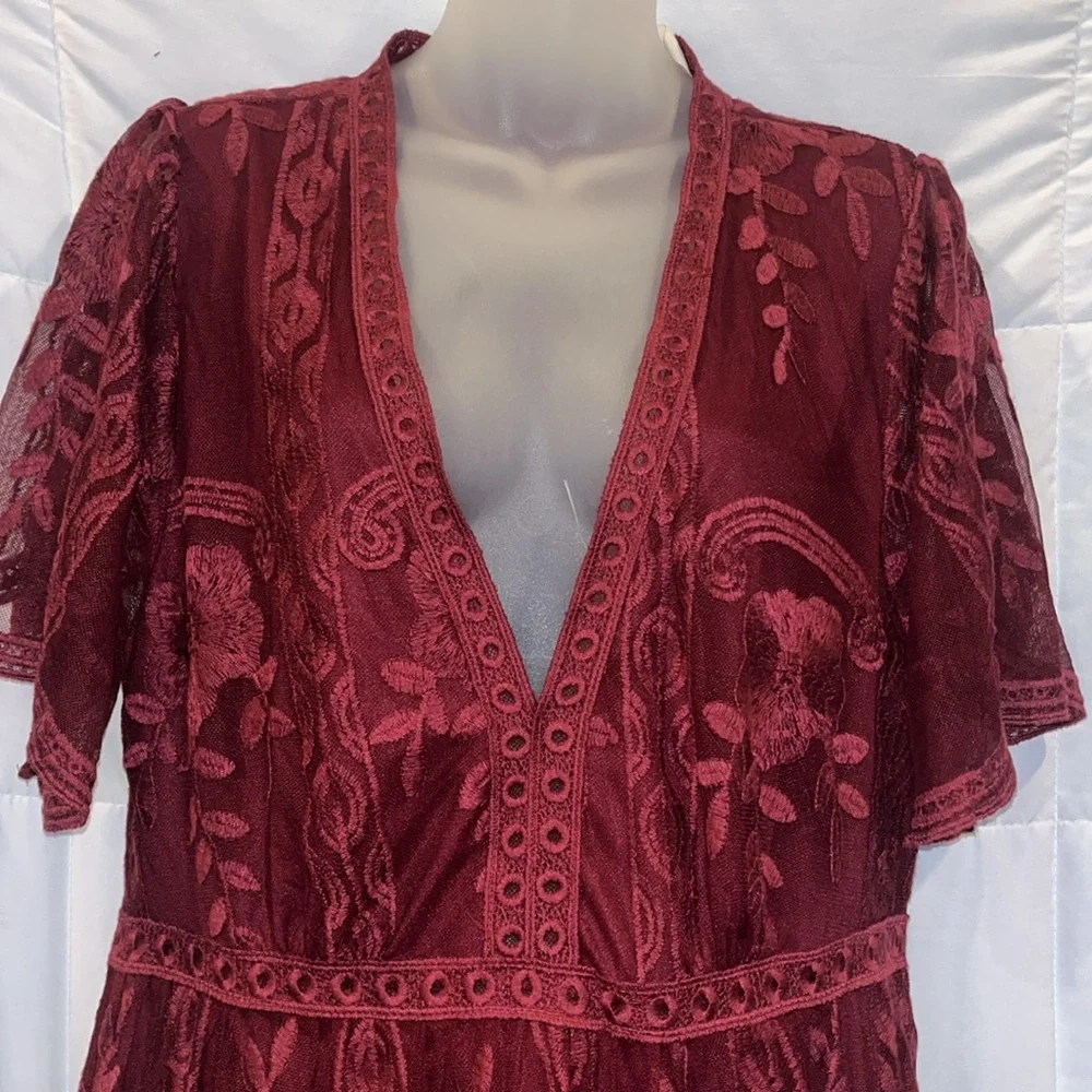 BELLA ELLA BOUTIQUE XL Light My Fire Deep V Neck Lace Wine Maxi Dress - Picture 7 of 16